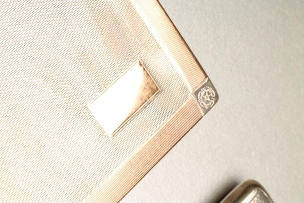 AN ART DECO SILVER CIGARETTE/MATCH BOOK CASE Image