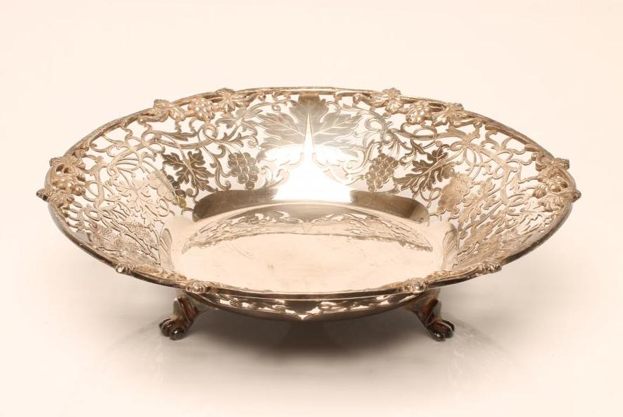 A SILVER FRUIT DISH Image