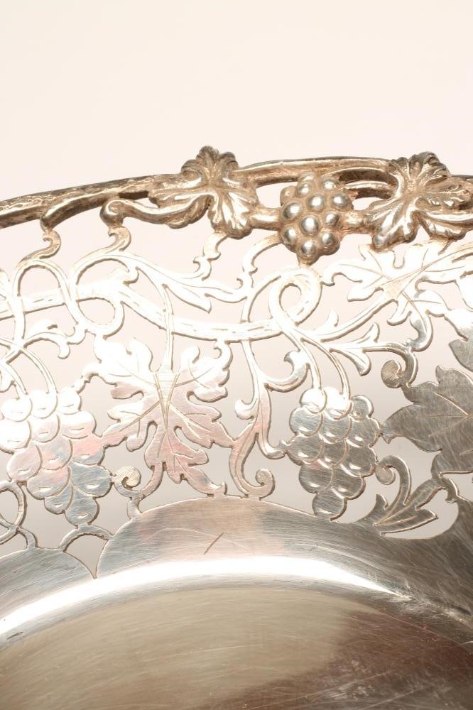 A SILVER FRUIT DISH Image