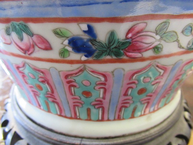 A CANTONESE PORCELAIN FAMILLE ROSE TWO HANDLED ROULEAU VASE painted with two panels of court Image
