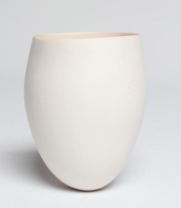 ELSPETH OWEN (b.1938) a porcelain eggshell pot with burnished surface, 5" high (Est. plus 24% Image