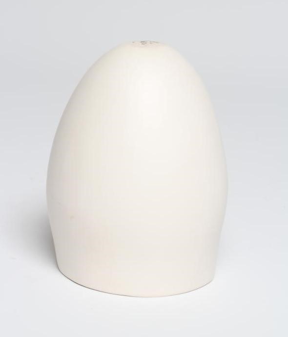 ELSPETH OWEN (b.1938) a porcelain eggshell pot with burnished surface, 5" high (Est. plus 24% Image