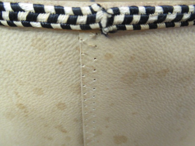 A CARLTONWARE GUINNESS TOUCAN LAMP BASE, mid 20th century, with original parchment type novelty Image