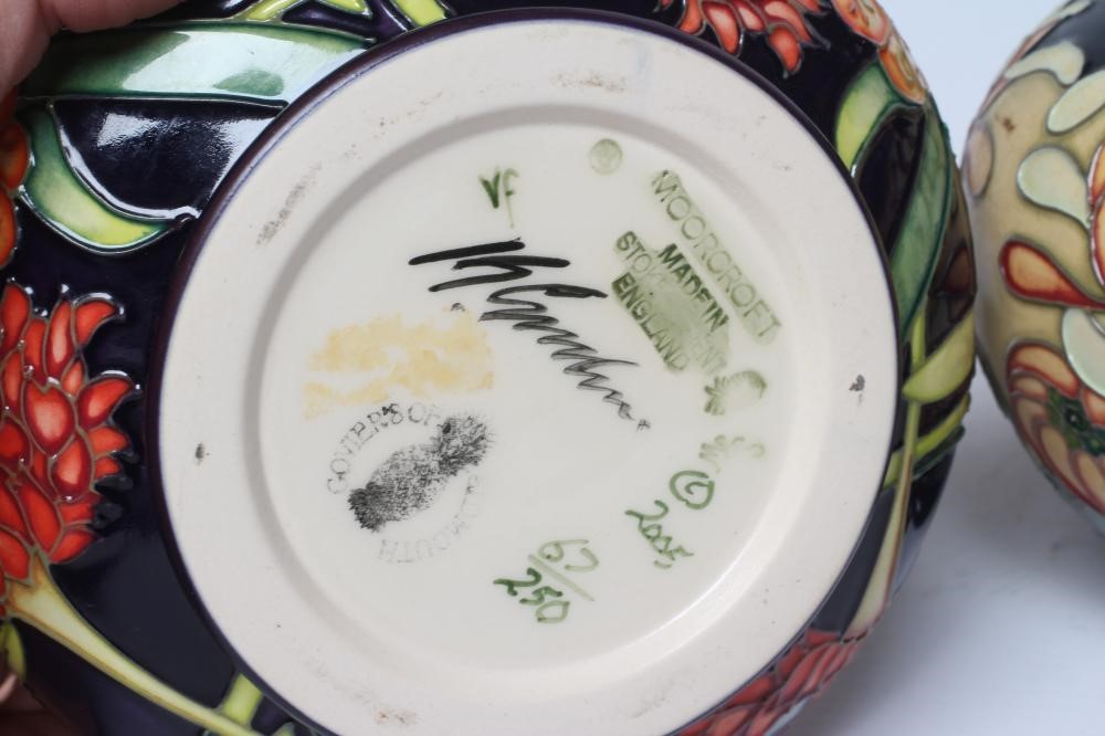 A MOORCROFT POTTERY SMALL VASE Image