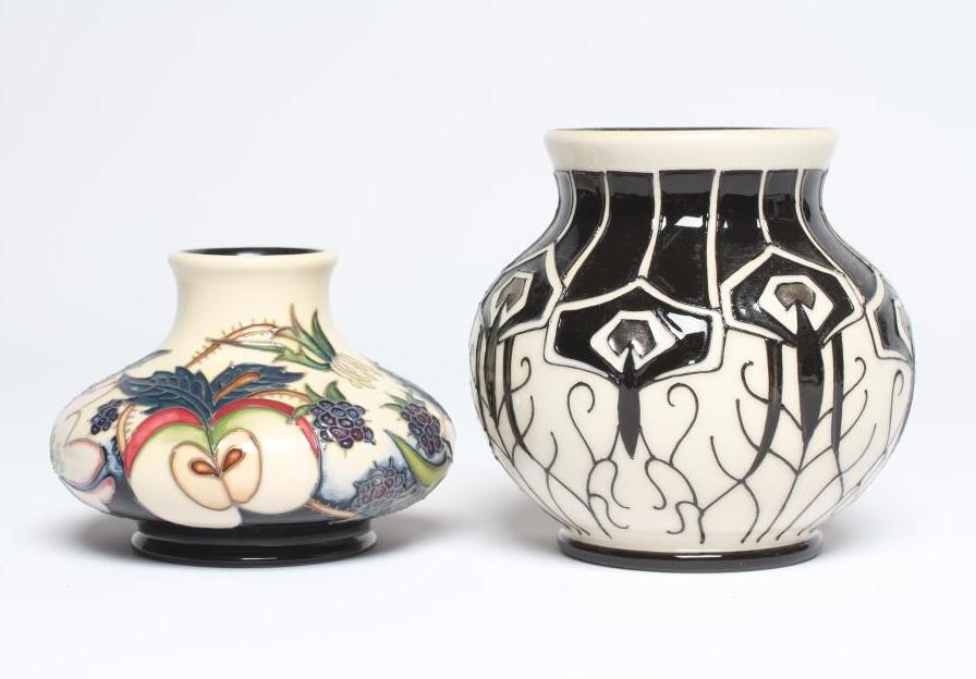 A MOORCROFT POTTERY VASE Image