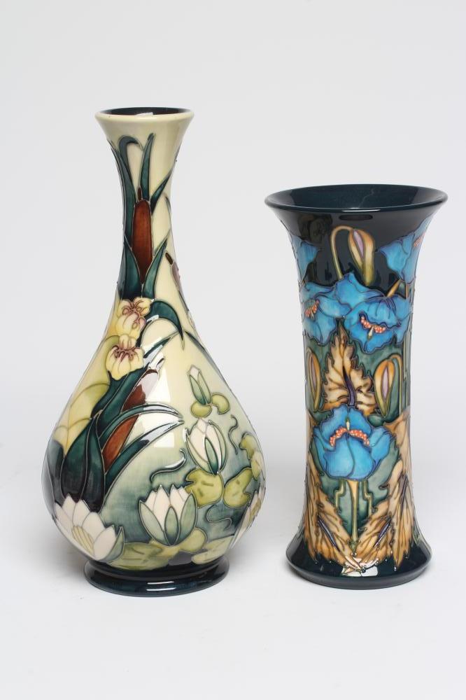 A MOORCROFT POTTERY VASE Image