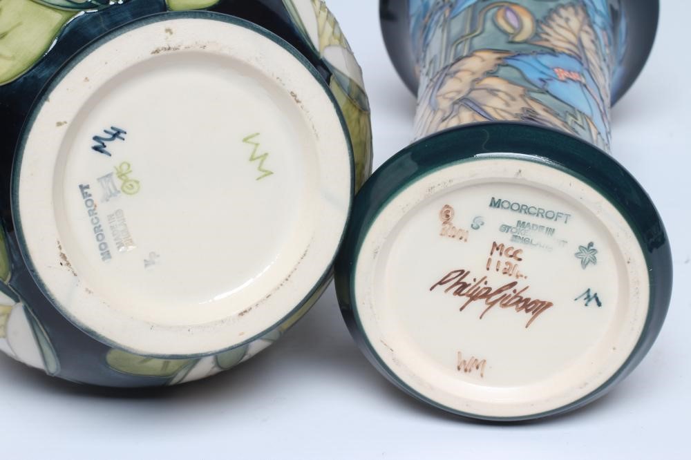 A MOORCROFT POTTERY VASE Image