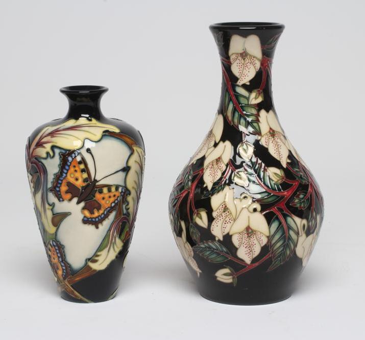 A MOORCROFT POTTERY VASE Image