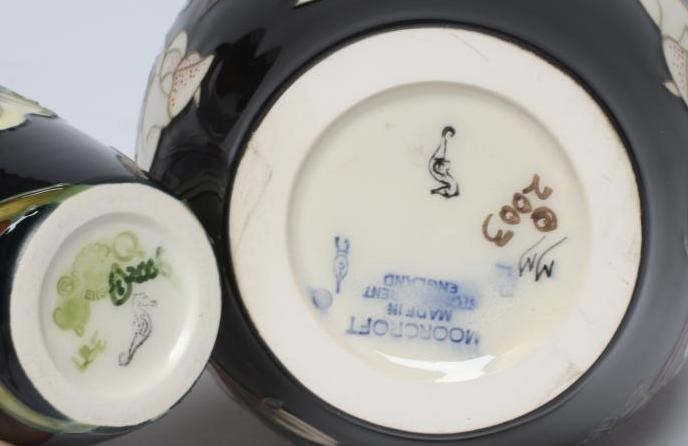 A MOORCROFT POTTERY VASE Image