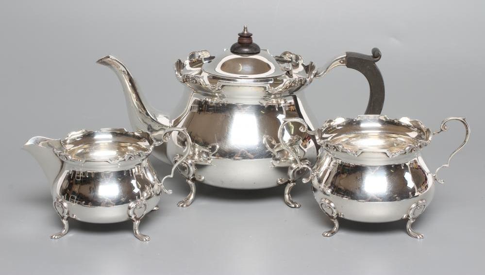 A SILVER THREE PIECE TEA SERVICE Image