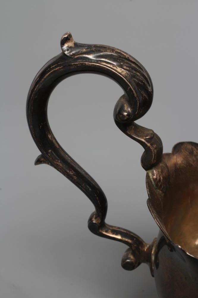 A LARGE PAIR OF SILVER SAUCE BOATS Image