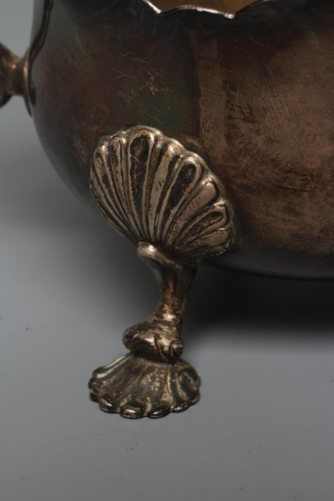 A LARGE PAIR OF SILVER SAUCE BOATS Image