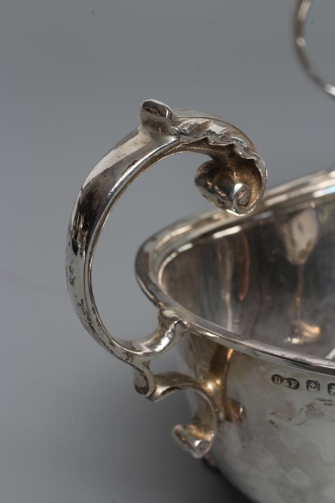 A COMPOSITE PAIR OF SILVER SAUCE BOATS Image