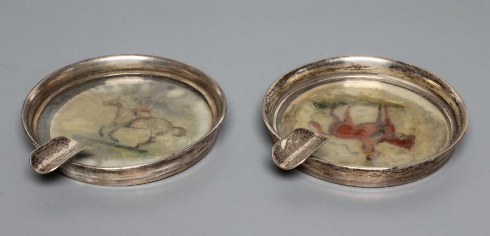 A PAIR OF ART DECO SILVER ASHTRAYS Image