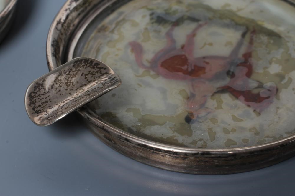 A PAIR OF ART DECO SILVER ASHTRAYS Image