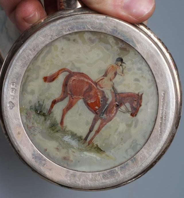 A PAIR OF ART DECO SILVER ASHTRAYS Image