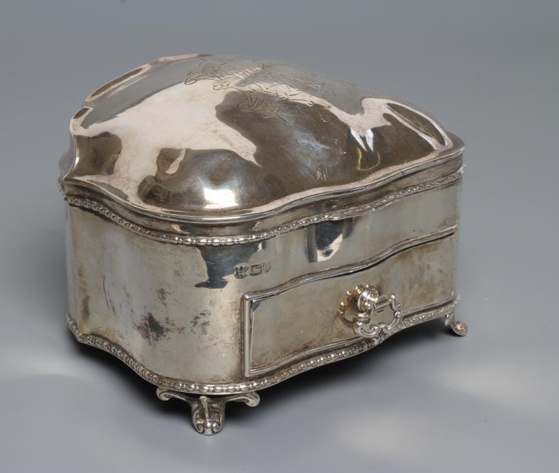 AN EDWARDIAN SILVER DRESSING TABLE BOX Image