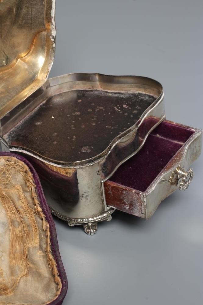 AN EDWARDIAN SILVER DRESSING TABLE BOX Image