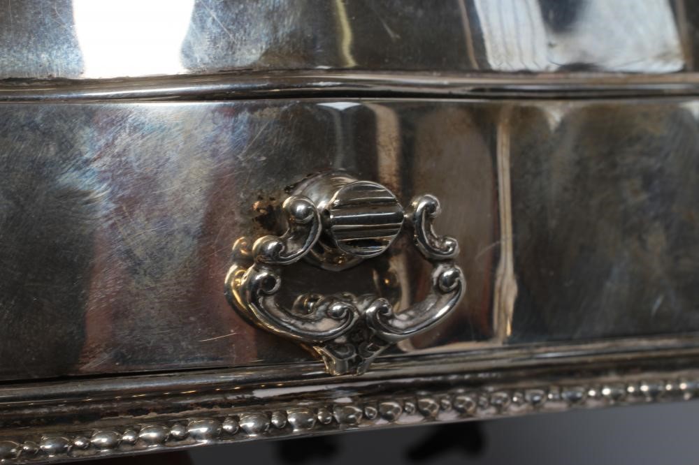 AN EDWARDIAN SILVER DRESSING TABLE BOX Image
