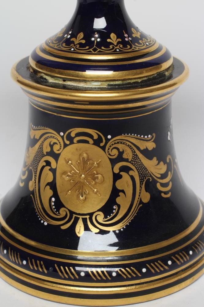 A VIENNA PORCELAIN TWO HANDLED VASE AND COVER Image