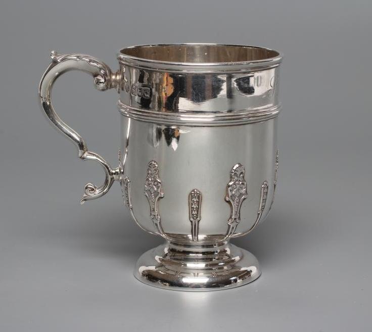 A LATE VICTORIAN SILVER CUP Image