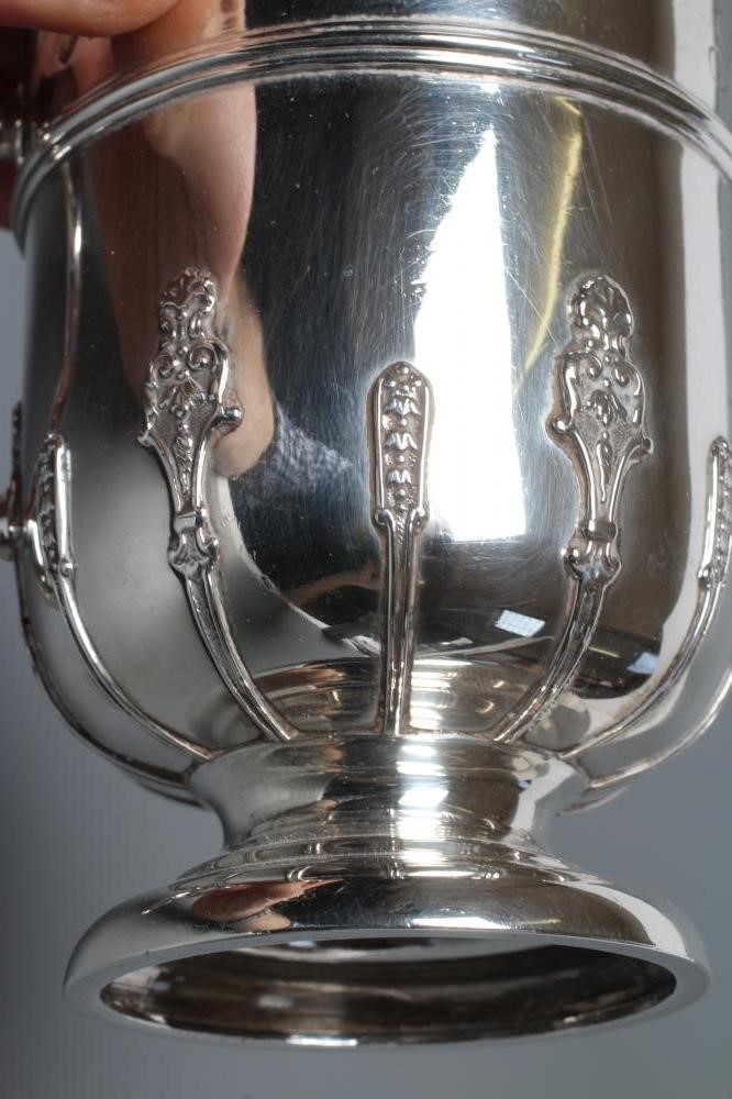 A LATE VICTORIAN SILVER CUP Image