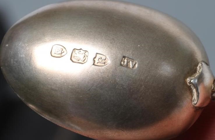 A SET OF SIX LATE VICTORIAN RUSSIAN STYLE SILVER TEASPOONS Image