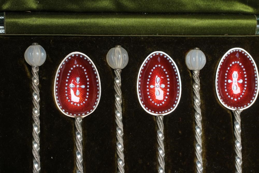 A SET OF SIX LATE VICTORIAN RUSSIAN STYLE SILVER TEASPOONS Image