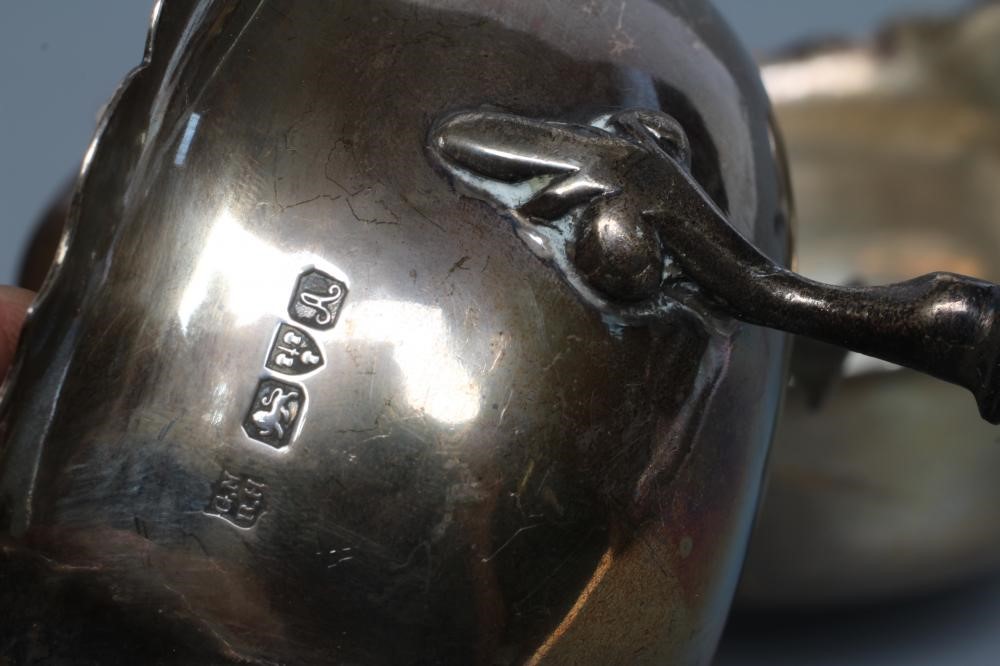 A PAIR OF EDWARDIAN SILVER SAUCEBOATS Image