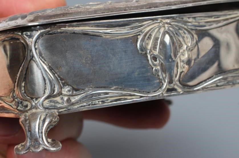 AN EDWARDIAN SILVER DRESSING TABLE BOX Image