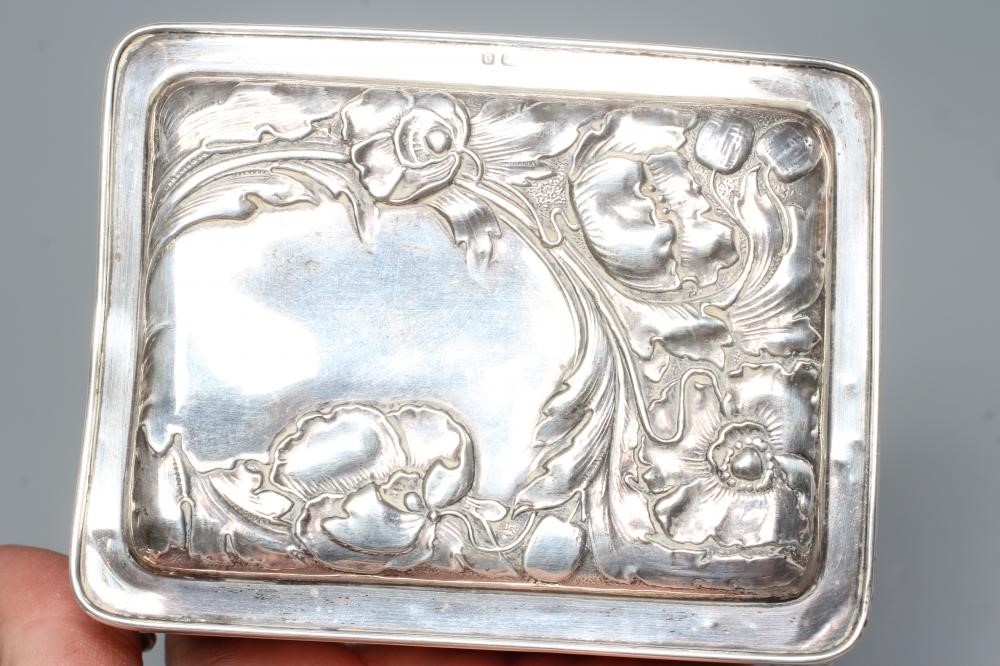 AN EDWARDIAN SILVER DRESSING TABLE BOX Image