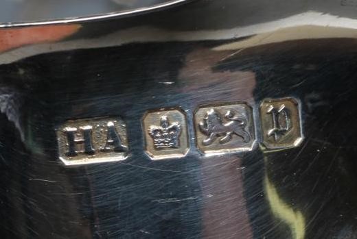 A PAIR OF EDWARDIAN SILVER SAUCEBOATS Image