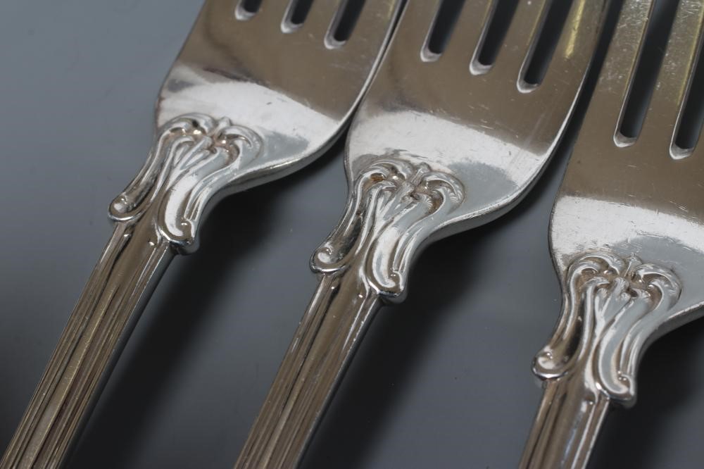 A SET OF FOUR VICTORIAN SILVER TABLE FORKS, maker George Aldwinkle, London 1856, in double struck Image