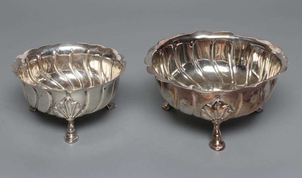 A LATE VICTORIAN SILVER BOWL Image