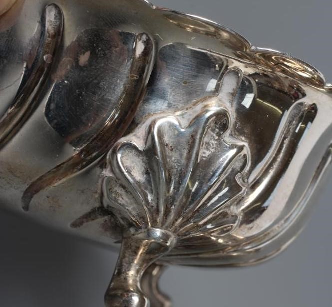 A LATE VICTORIAN SILVER BOWL Image