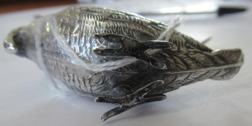 AN EDWARDIAN SILVER NOVELTY PARROT PIN CUSHION, maker Sydney & Co., Birmingham 1908, with original Image