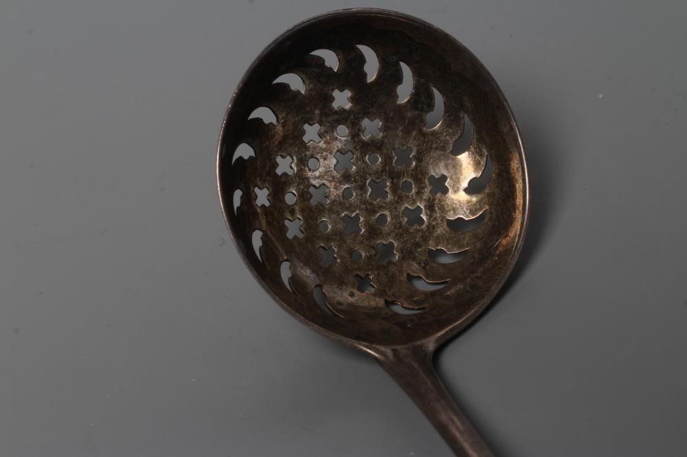 AN EARLY VICTORIAN SILVER CHRISTENING SPOON Image