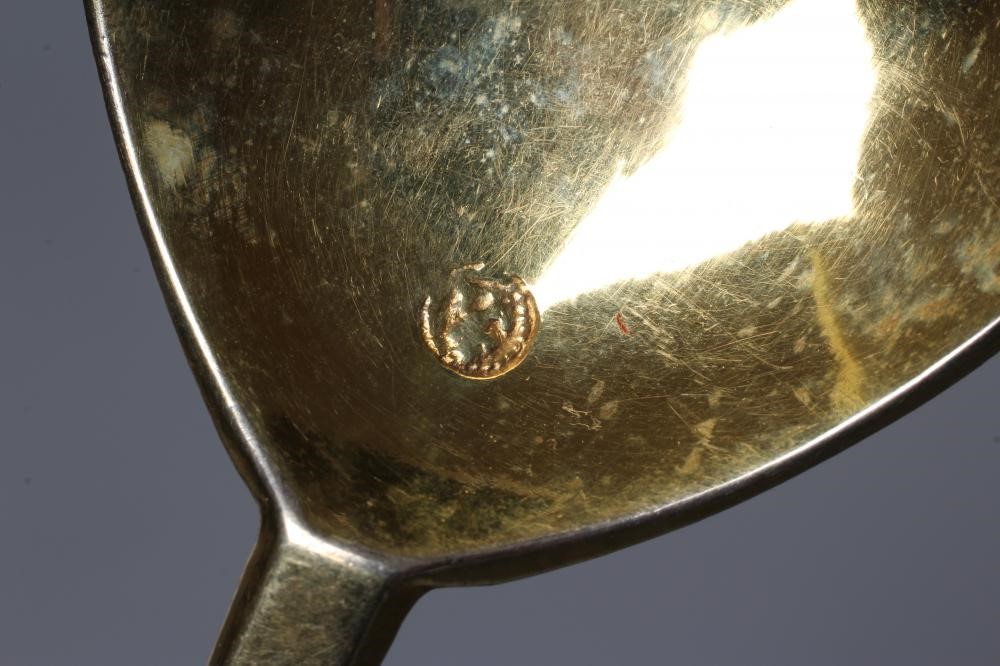 A JAMES I PROVINCIAL SILVER SEAL TOP SPOON Image