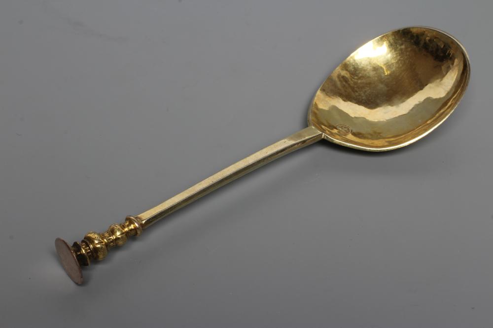 A CHARLES I PROVINCIAL SILVER SEAL TOP SPOON Image