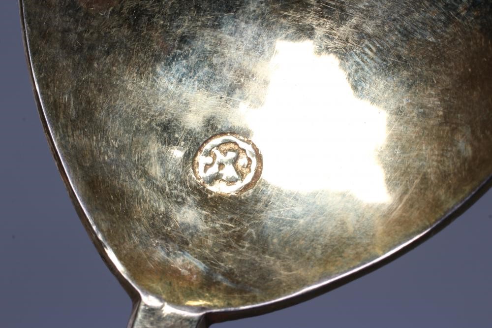 A CHARLES I PROVINCIAL SILVER SEAL TOP SPOON Image