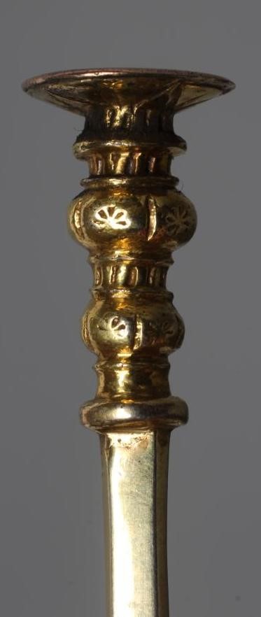 A CHARLES I PROVINCIAL SILVER SEAL TOP SPOON Image