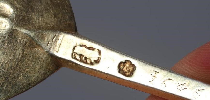 A CHARLES I PROVINCIAL SILVER SEAL TOP SPOON Image