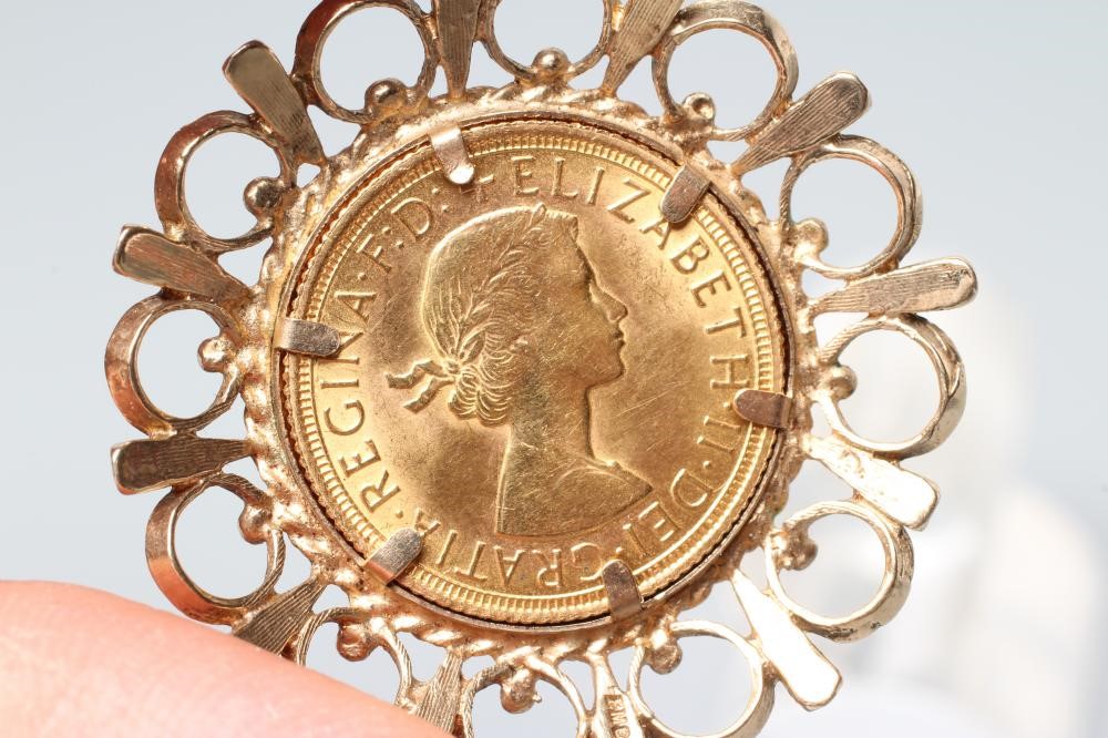 AN ELIZABETH II SOVEREIGN, 1967, in a loose 9ct gold pendant mount, London 1972, 12.8g total Image