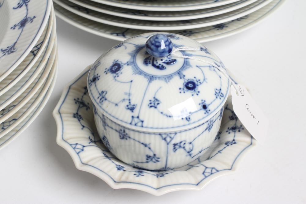 A ROYAL COPENHAGEN PORCELAIN DINNER SERVICE FOR SIX PLACE SETTINGS Image