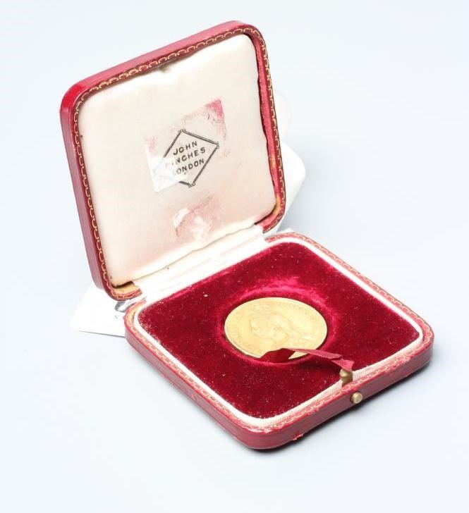 A VICTORIA JH DOUBLE SOVEREIGN, 1887, 15.9g, in a John Pinches fitted leather case (Est. plus 20% Image