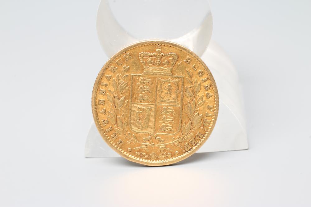 A VICTORIA YH SHIELD BACK SOVEREIGN, 1861, 7.9g (Est. plus 20% premium) Image