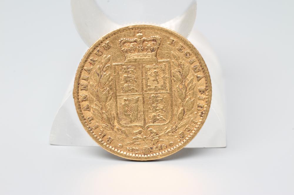 A VICTORIA YH SHIELD BACK SOVEREIGN, 1861, 7.8g (Est. plus 20% premium) Image