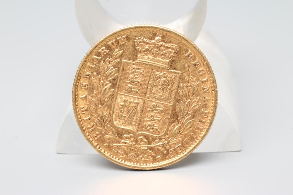 A VICTORIA YH SHIELD BACK SOVEREIGN, 1871, 8g (Est. plus 20% premium) Image