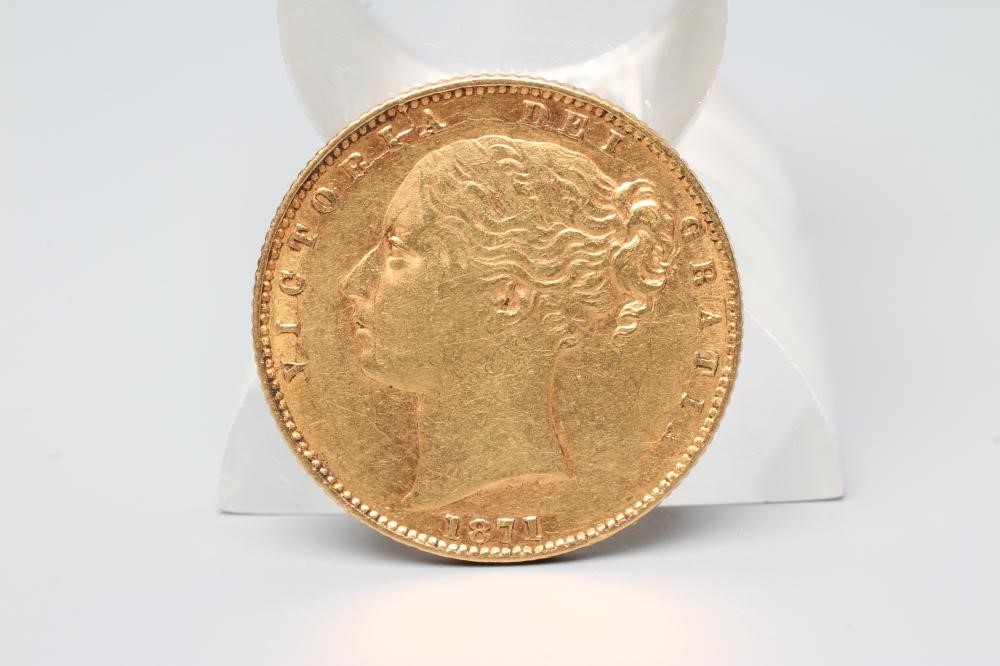 A VICTORIA YH SHIELD BACK SOVEREIGN, 1871, 8g (Est. plus 20% premium) Image