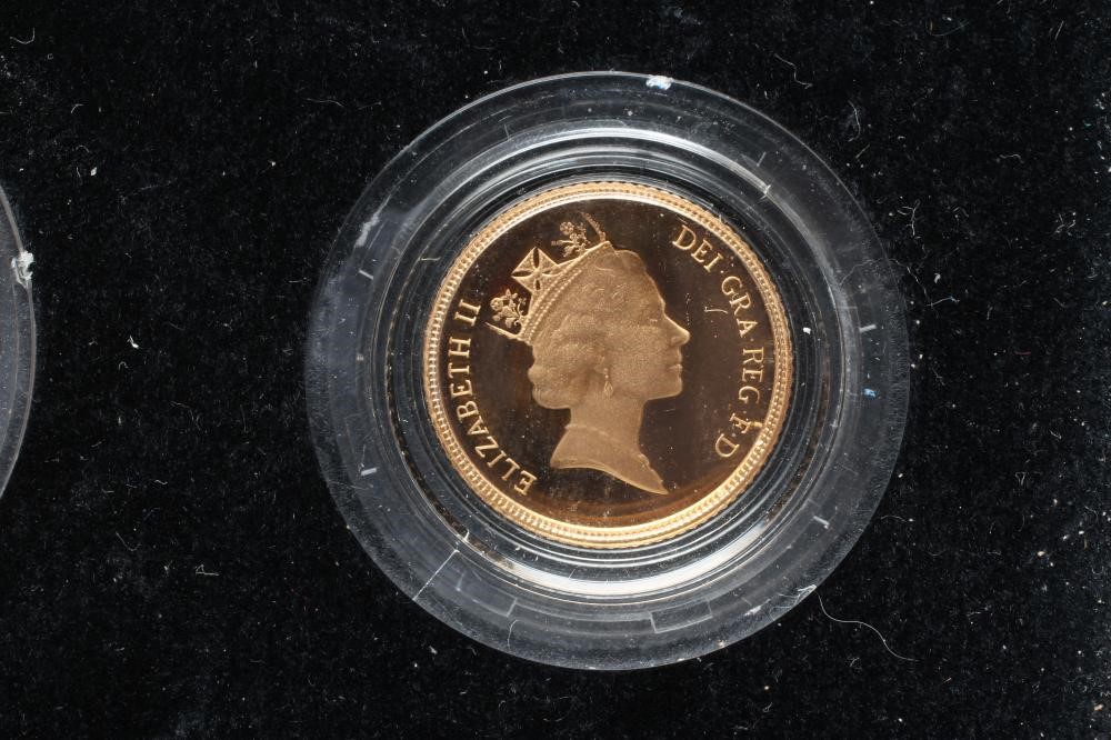 AN ELIZABETH II THREE COIN PROOF SET, 1988, comprising £2, sovereign and half sovereign, in capsules Image